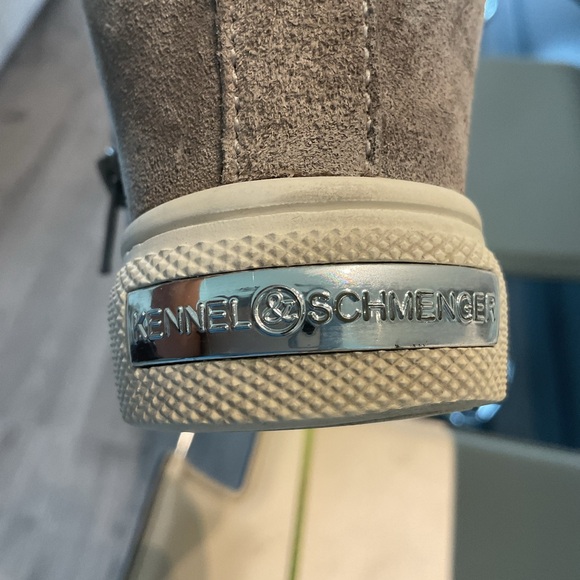 Kennel & Schmenger Trainer Hidden Wedge Sneaker with decorative buckle - Picture 10 of 10